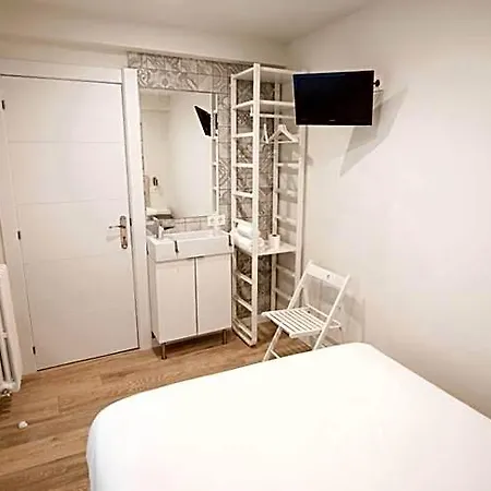 Hotel Happy Carrales 2*