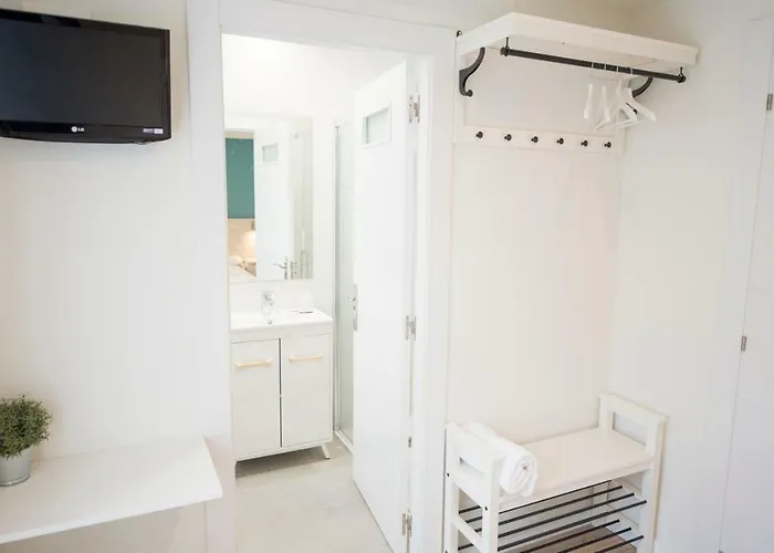 Happy Carrales Hotel 2*